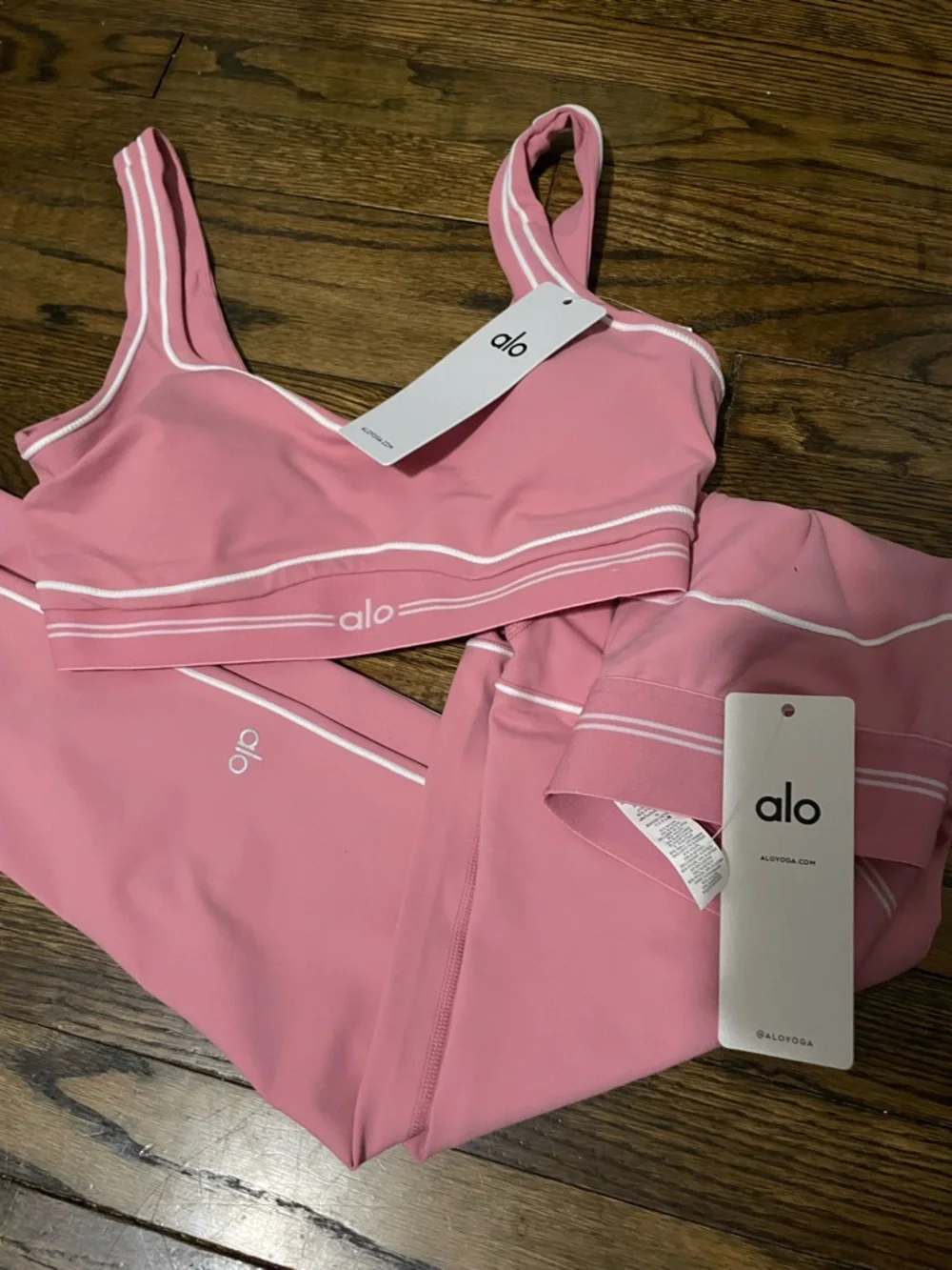 ALO Yoga Pink Seamless Piping Sports Bra & leggings! + Fast shipping!! - Picture 2 of 5